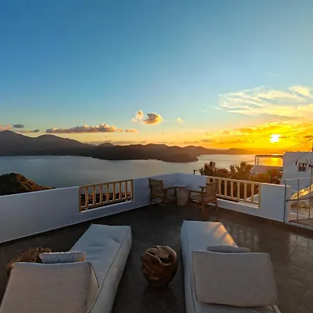 Sunset In Lägenhet Plaka (Milos)